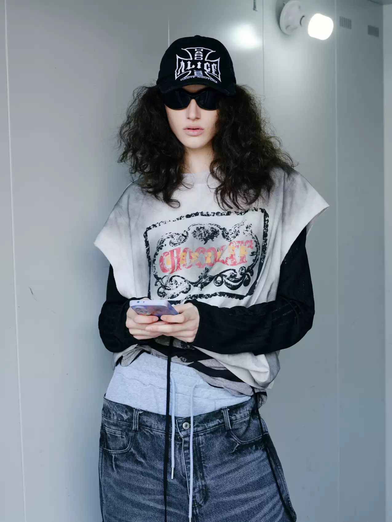 retro distressed spray silhouette sleeveless T-shirt