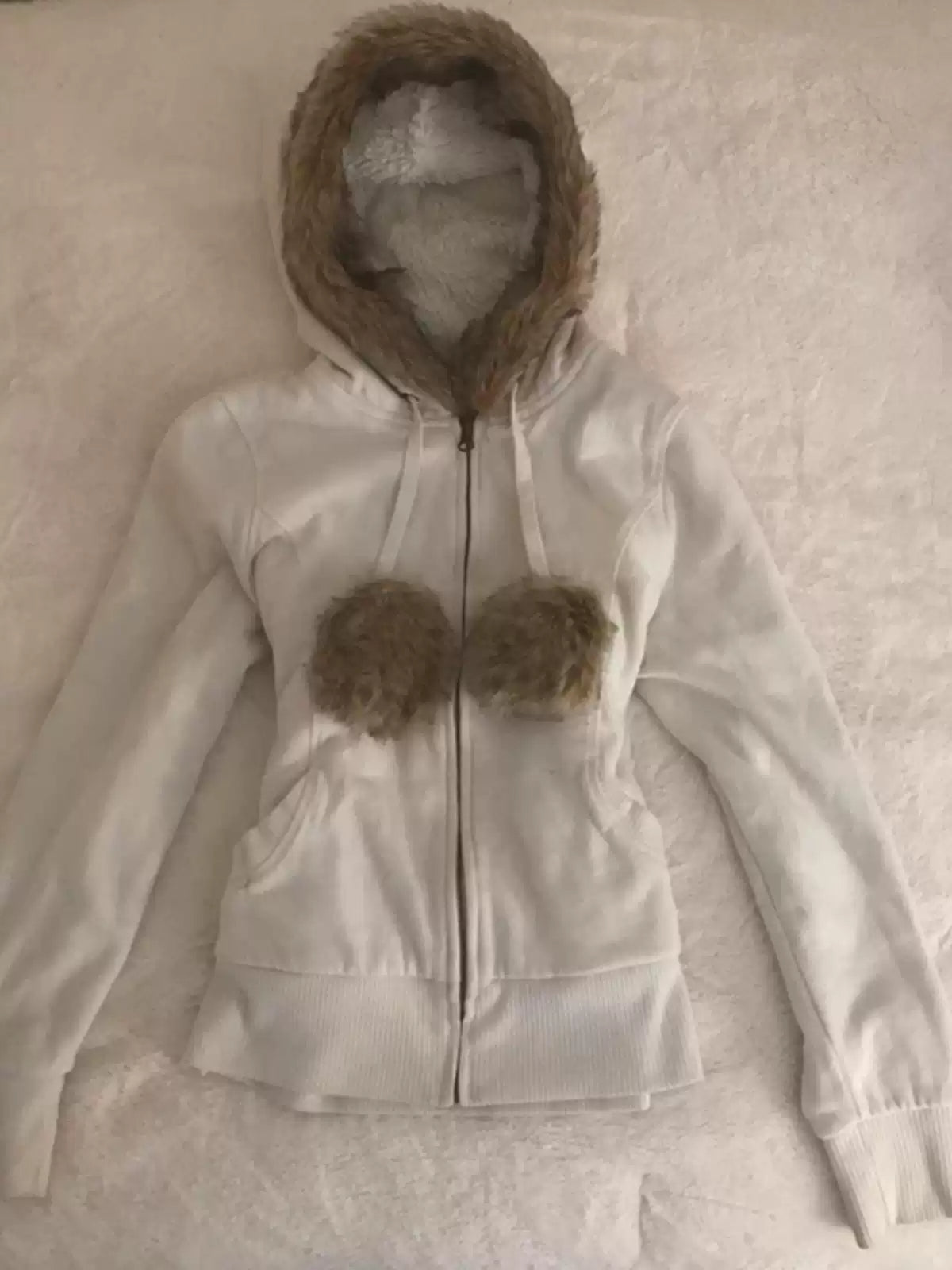 White fur collar hooded sweatshirt jacket