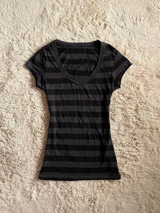 Gothic Rose Original Vintage American-Style Black Striped T-Shirt—Chic Figure-Flattering Look, 2026 Summer New Arrival Beautiful Top
