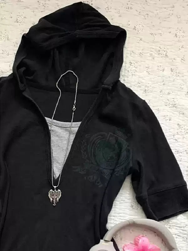 black hooded short-sleeved T-shirt