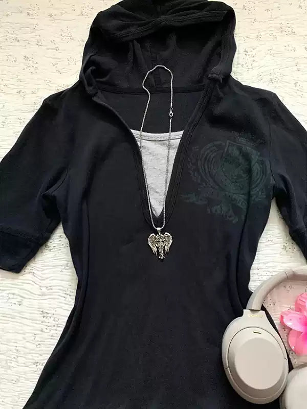 black hooded short-sleeved T-shirt