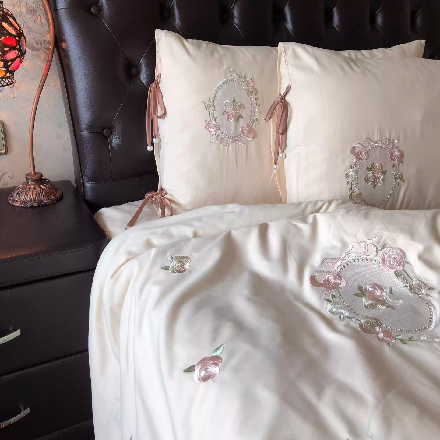 Girly heart strap embroidered four-piece bedding set