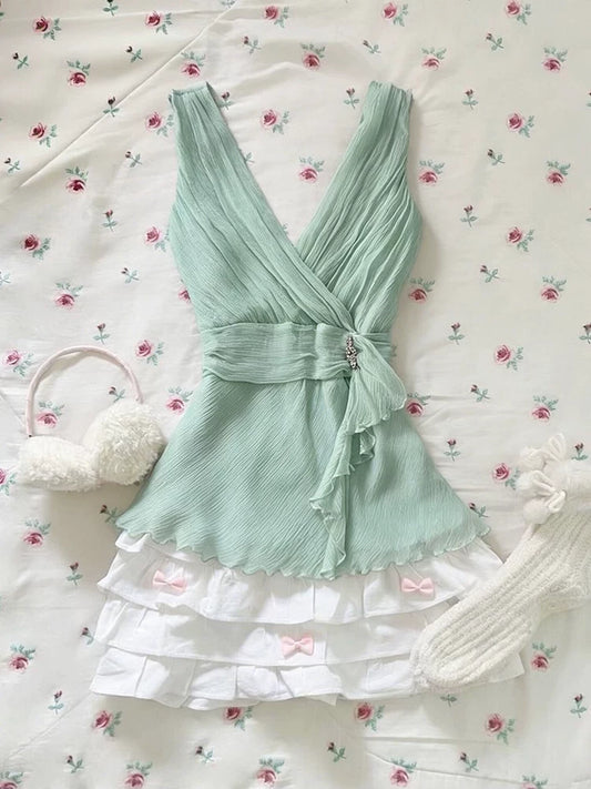 Green Fresh V-Neck Women’s Summer Figure-Flattering Top—Korean Style, Elegant Petite-Look, Sweet Camisole Tank