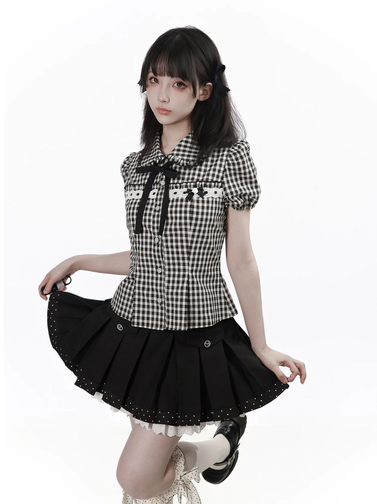 【Rose Poetry Collection】 Holiday Waist-Defining Black-and-White Color-Block Polka Dot Lace Hem Skirt, Korean Style for a Slimming Look