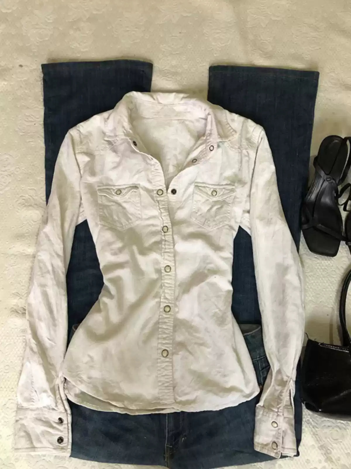 White long-sleeved shirt
