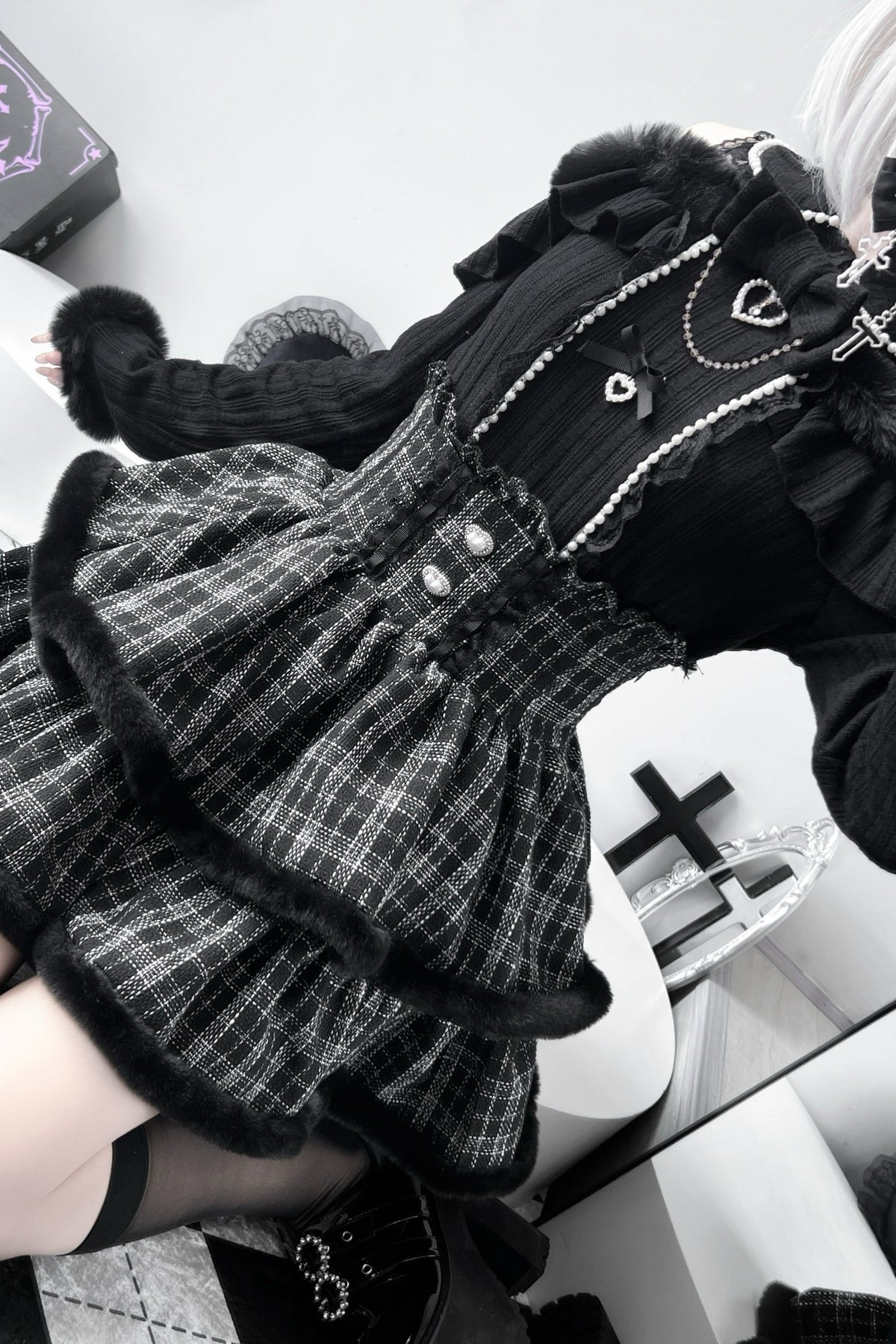 [Pre-order Item] Pearl Lace Ribbon Love Heart Fur Knit Top