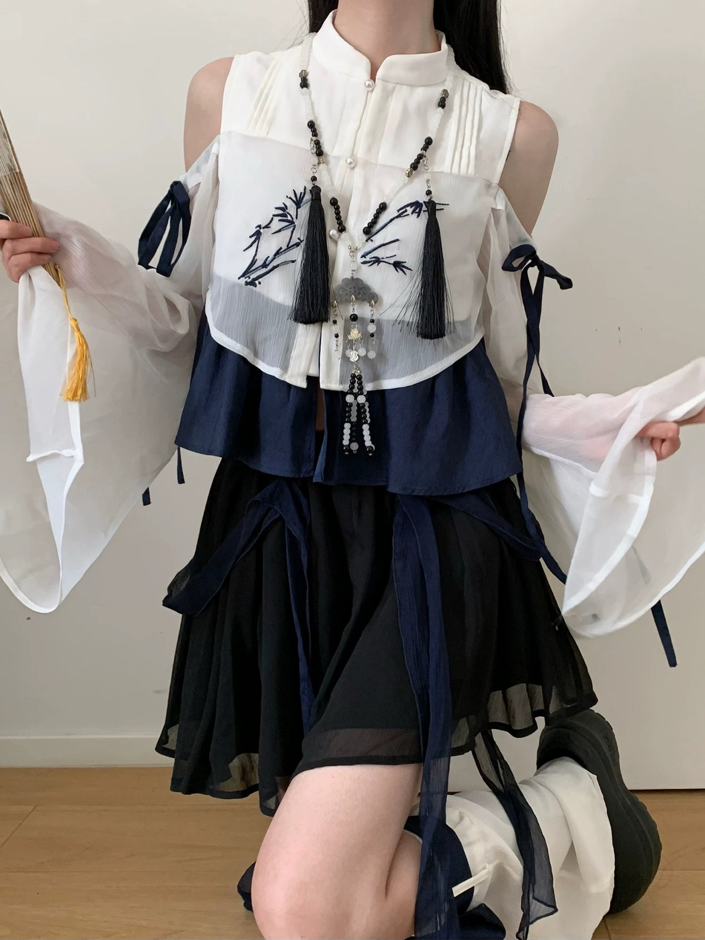 In-Stock Ready to Ship “Han Jian Bamboo Shadow” New Chinese Style Shirt Blouse Cropped Top Design—Slimming Blue-Black Colorblock