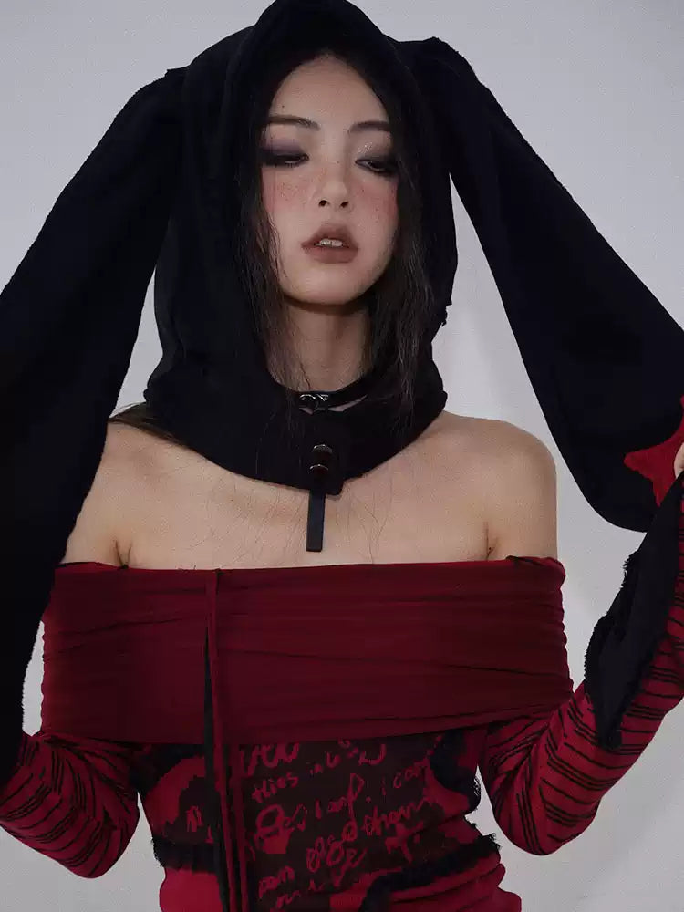 Star red and black hole heart hardware hat scarf