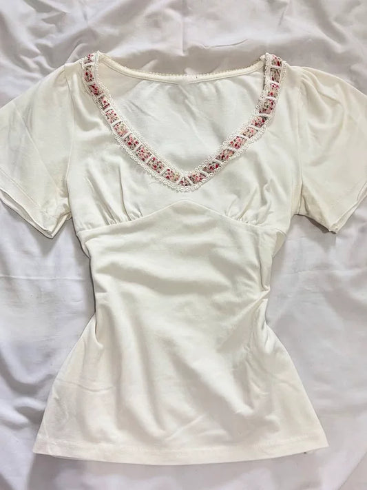French Vintage Pure Desire Ditsy Floral Blouse for Women Summer Slim Fit Flattering White T-Shirt with a Soft, Elegant Vibe