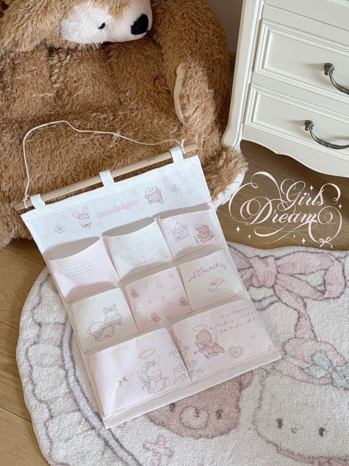 Girl's Dream bunny and bear wall-mounted storage bag