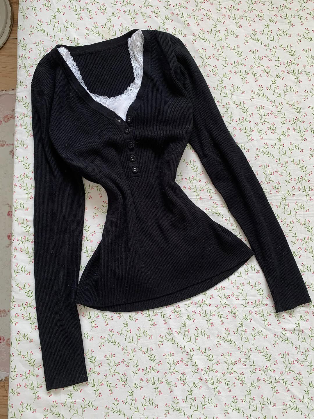 lace suspender U-neck long-sleeved top