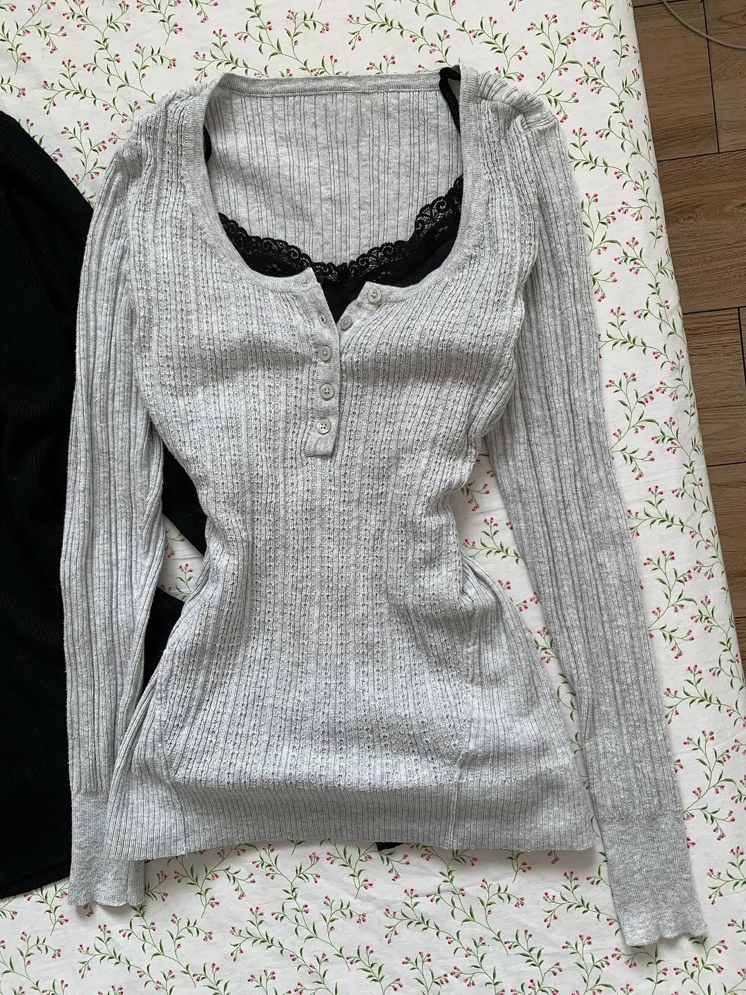 lace suspender U-neck long-sleeved top