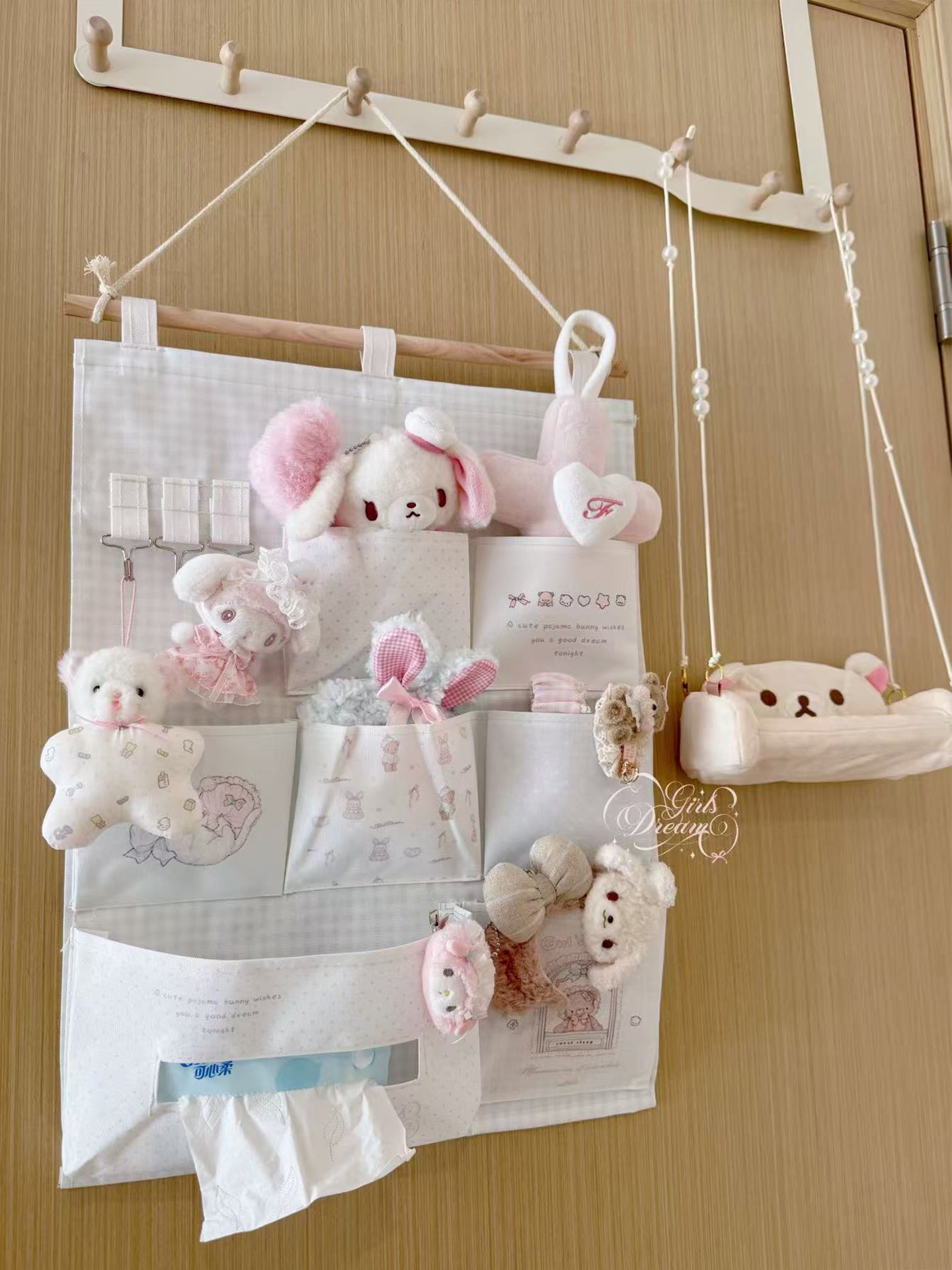 Girl's Dream bunny and bear wall-mounted storage bag