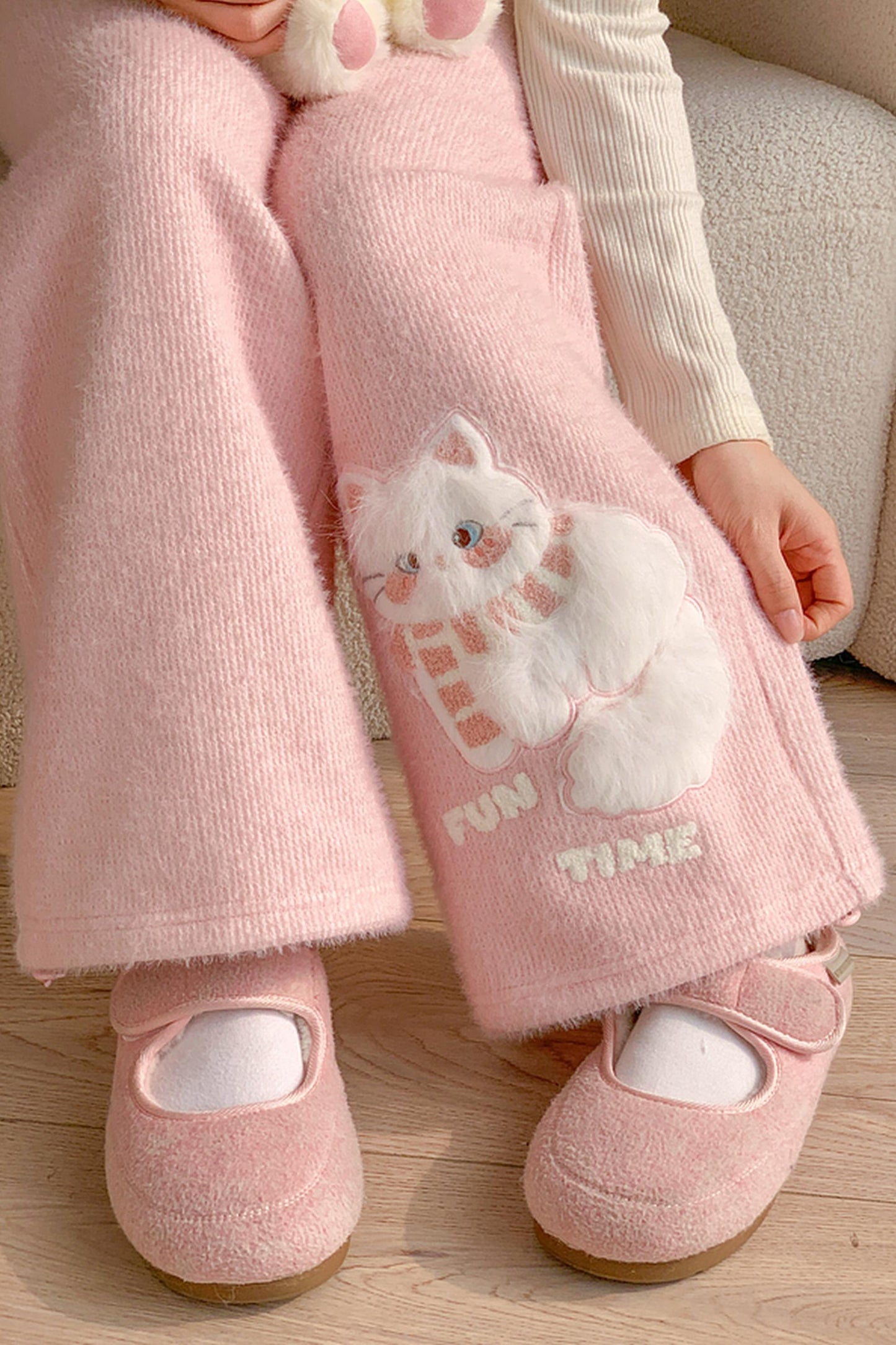 Pink Plush Cat Embroidery Pants