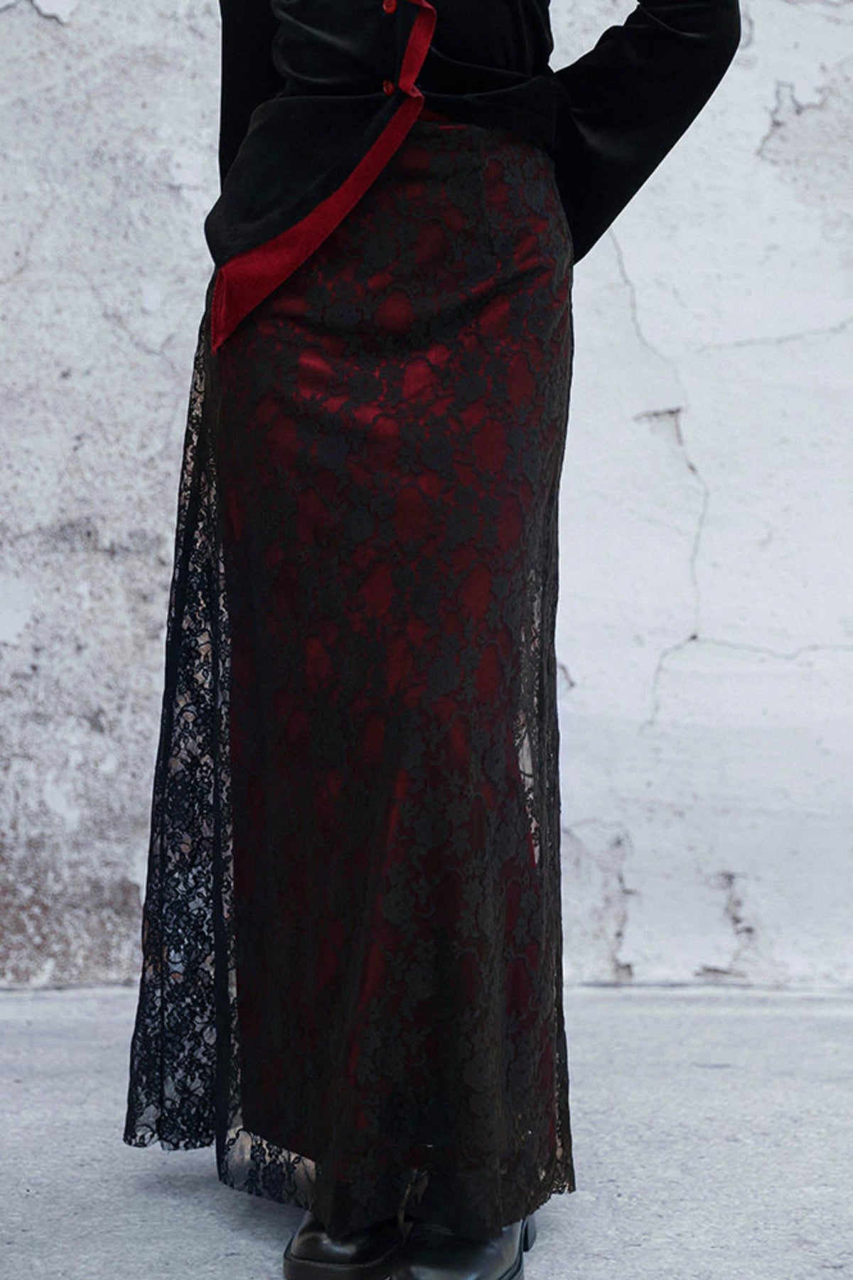 Edgy Retro Lace Skirt Black