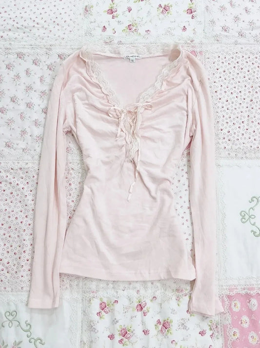 Low-neck long-sleeved lace top